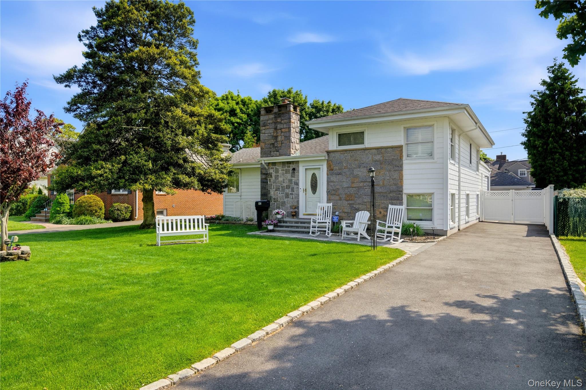 82 Sunset Road Bay Shore, NY 11706 - Photo 2 of 38