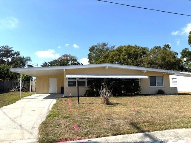 a front view of house with yard