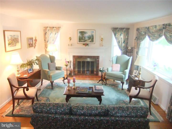 366 Southcroft Road Springfield, PA 19064 - Photo 3 of 21