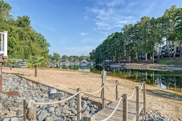 $300,000 | 19901 Henderson Road, Unit C, Cornelius, NC 28031