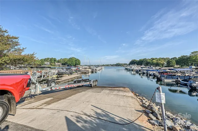 $300,000 | 19901 Henderson Road, Unit C, Cornelius, NC 28031