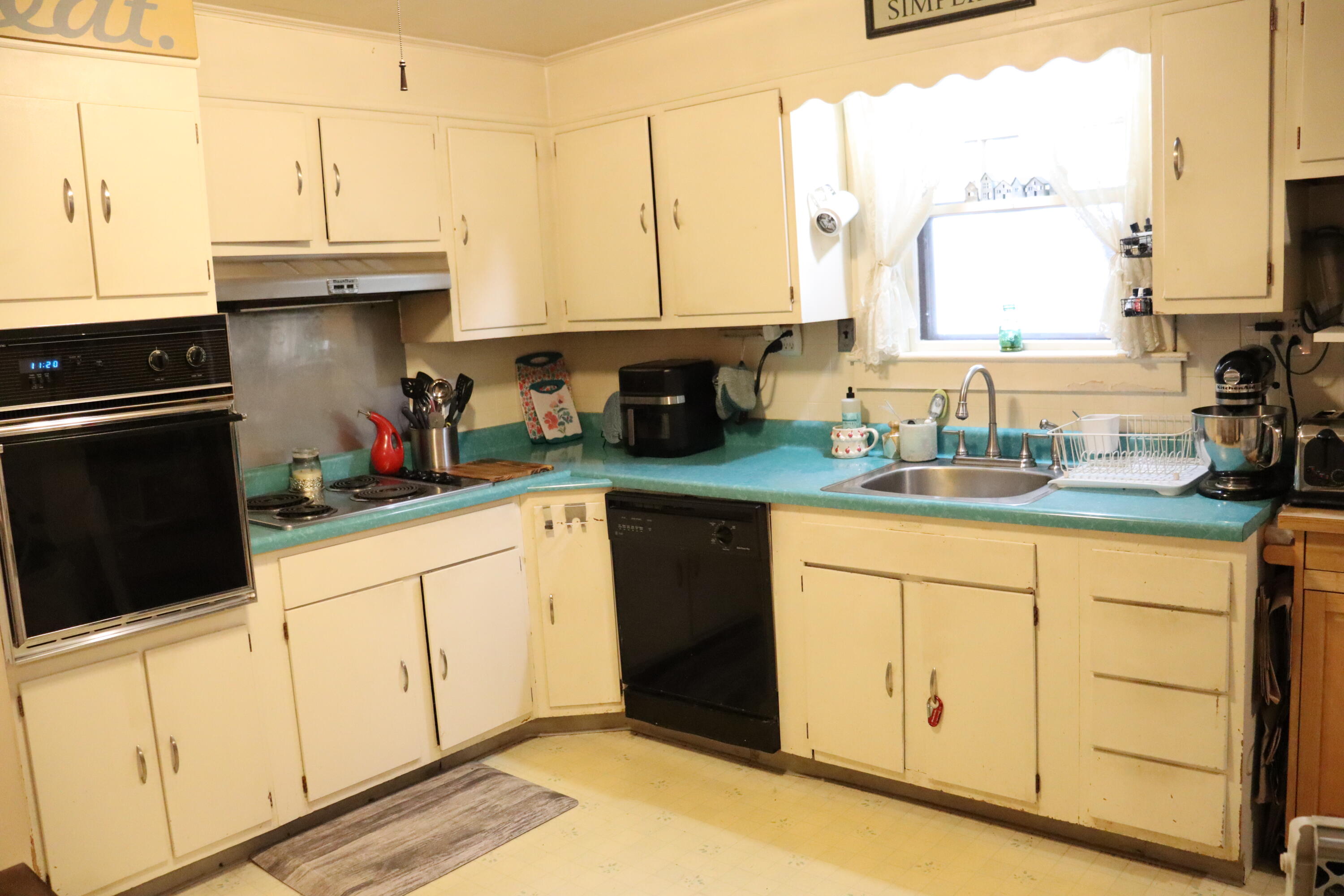 104 Pearl Street Bangor, ME 04401 - Photo 5 of 42 IMG_1541