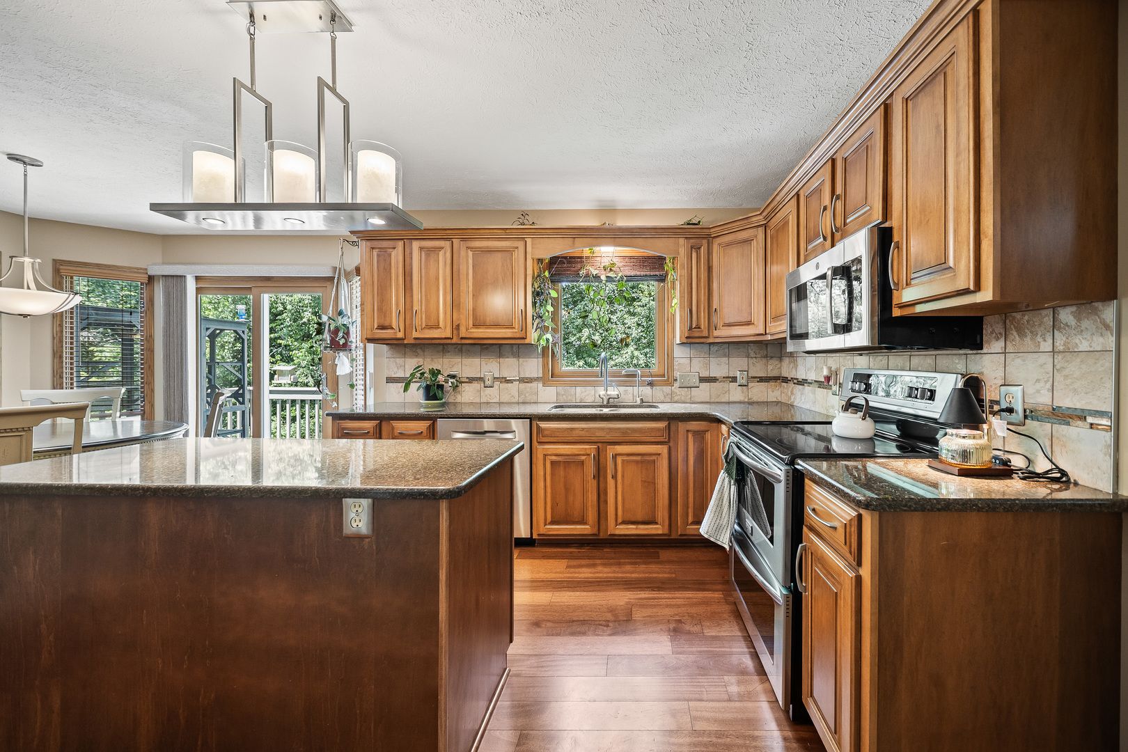 1770 Plum Tree Road Bettendorf, IA 52722 - Photo 12 of 45