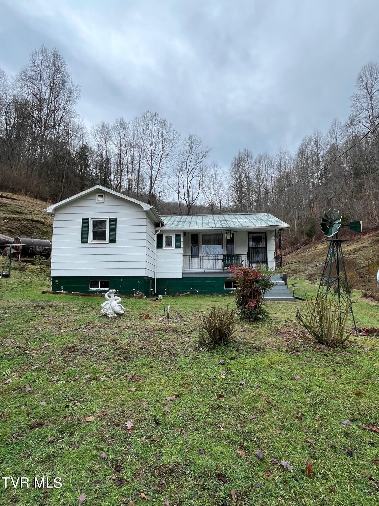 2273 Purchase Ridge Road Duffield, VA 24244 - Photo 1 of 37 IMG_0335