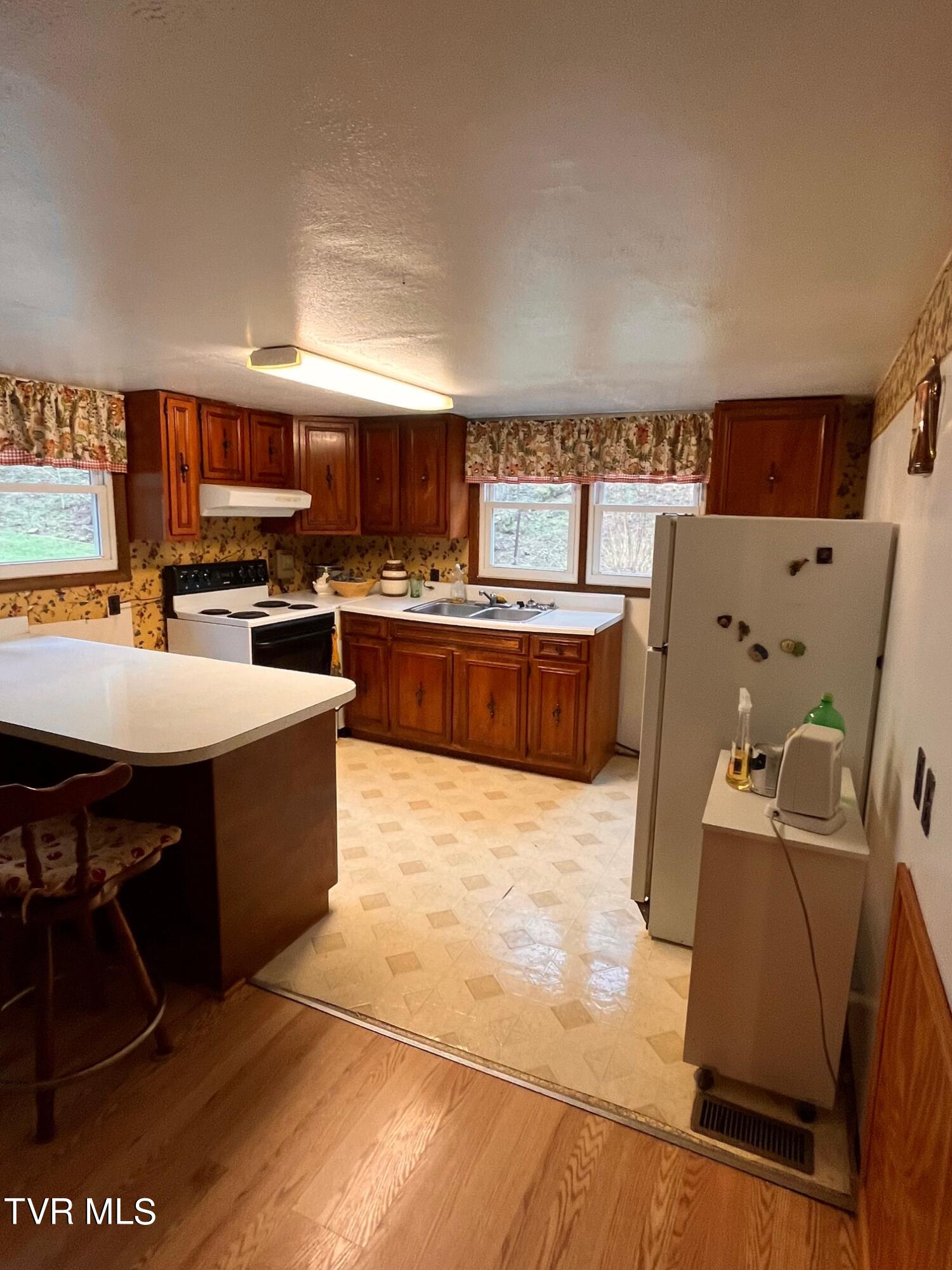 2273 Purchase Ridge Road Duffield, VA 24244 - Photo 6 of 37 IMG_0337