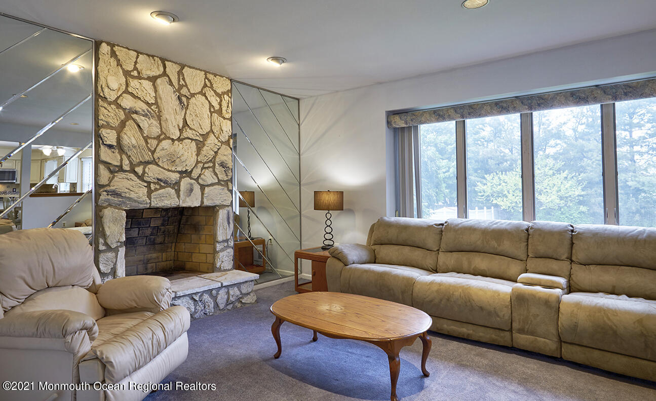 3 Chatham Ridge Drive Freehold, NJ 07728 - Photo 11 of 40 Great Room