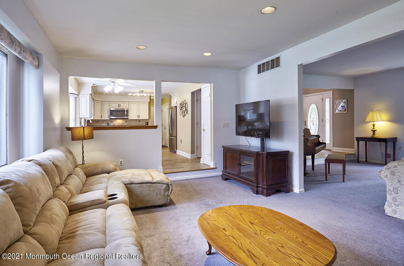 3 Chatham Ridge Drive Freehold, NJ 07728 - Photo 12 of 40 Great Room