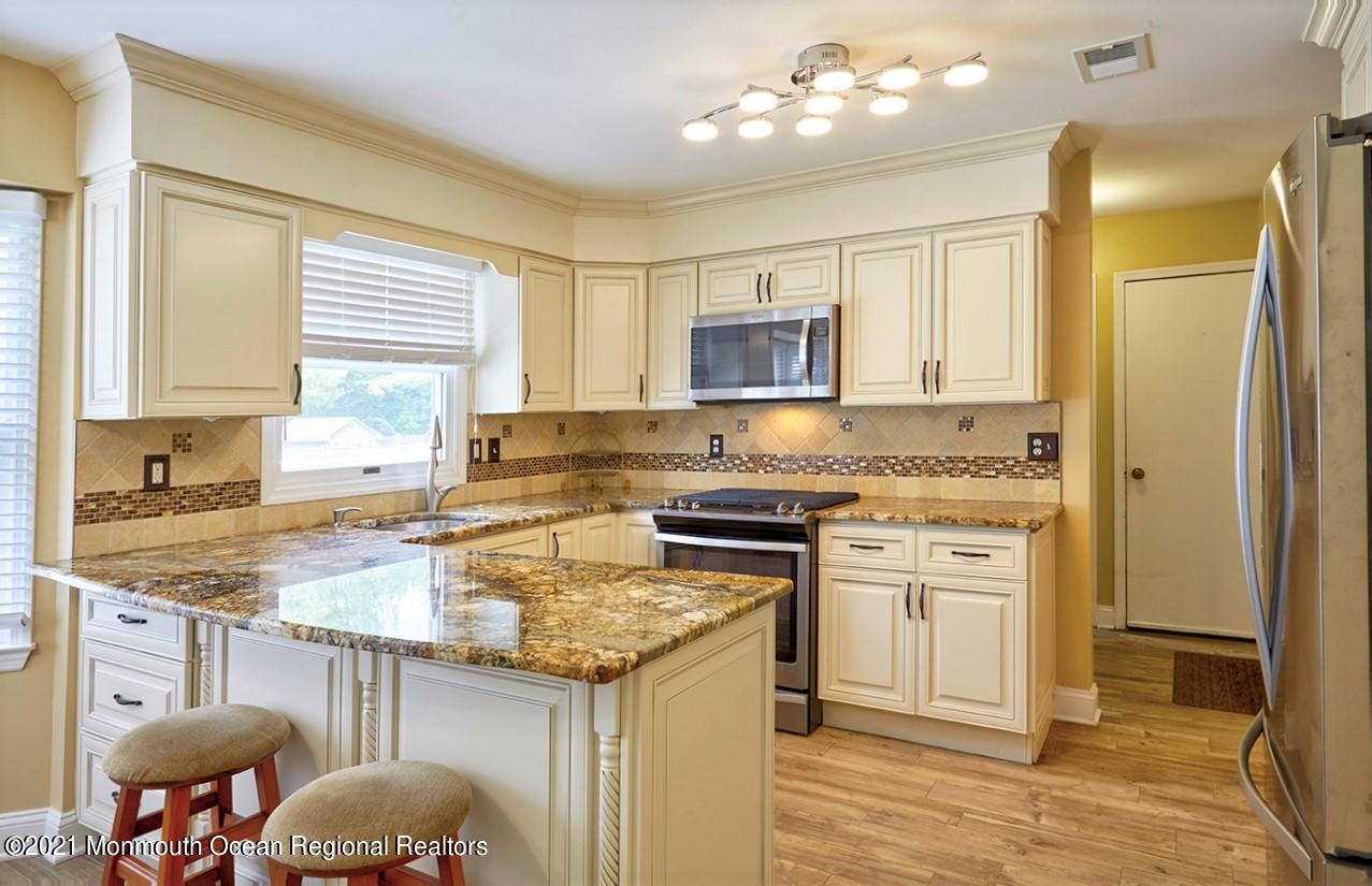 3 Chatham Ridge Drive Freehold, NJ 07728 - Photo 4 of 40 Kitchen