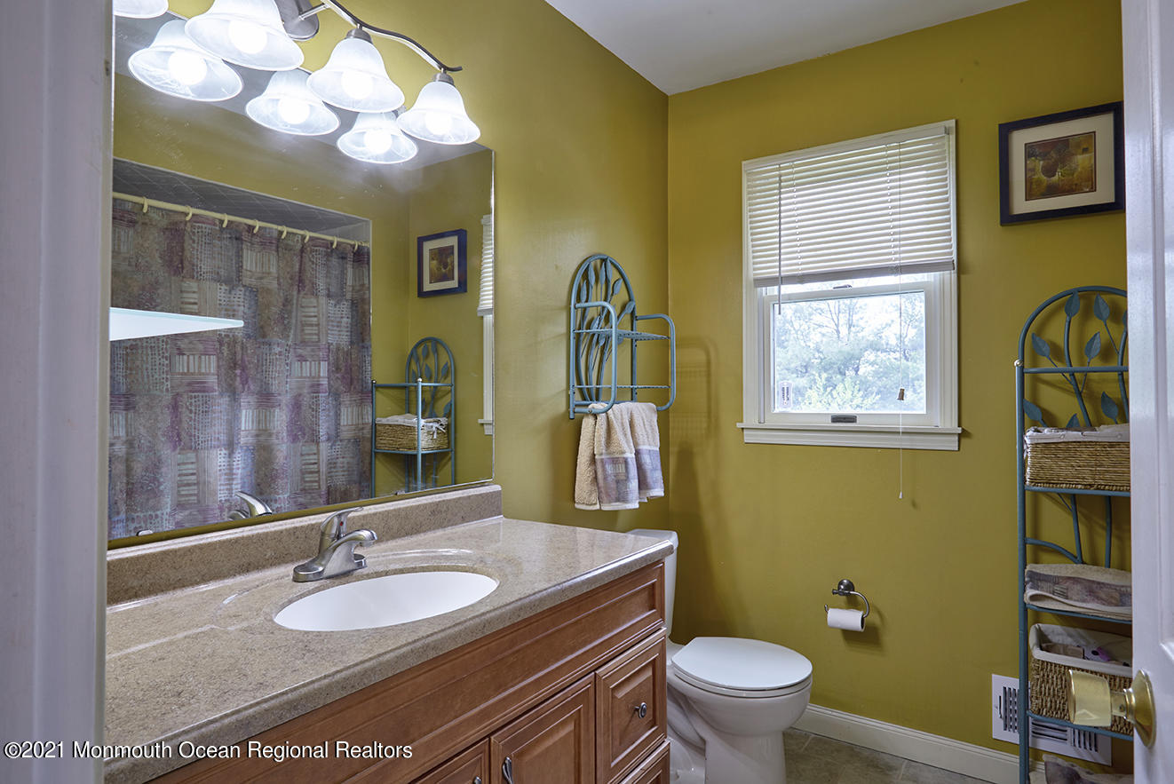 3 Chatham Ridge Drive Freehold, NJ 07728 - Photo 32 of 40 Main Bathroom