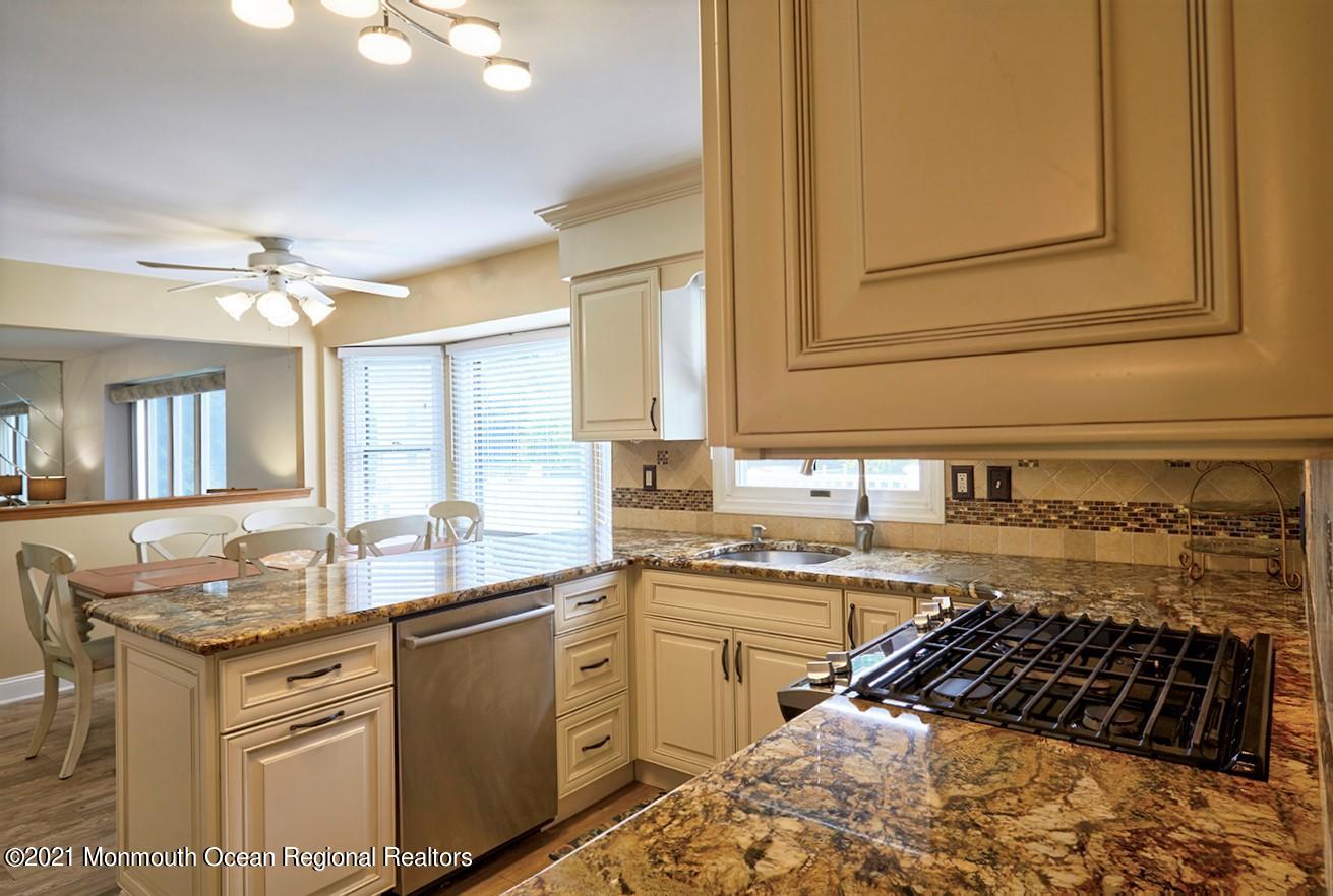3 Chatham Ridge Drive Freehold, NJ 07728 - Photo 5 of 40 Kitchen