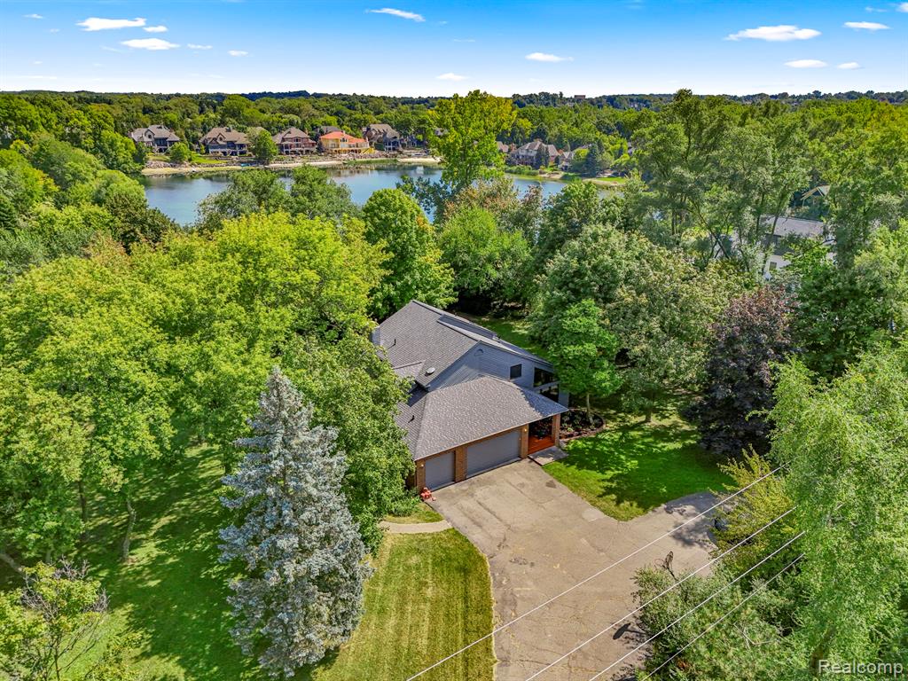 18990 Beck Road Northville, MI 48168 - Photo 3 of 60