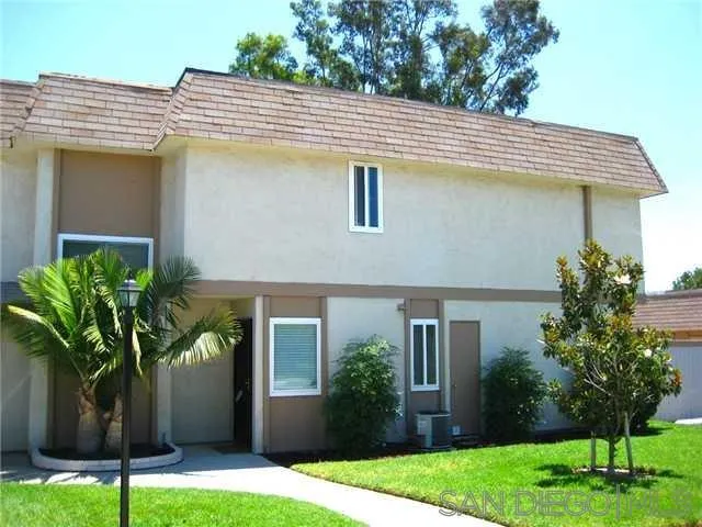 10317 Santana Ranch Drive Santee, CA 92071 - Photo 2 of 23