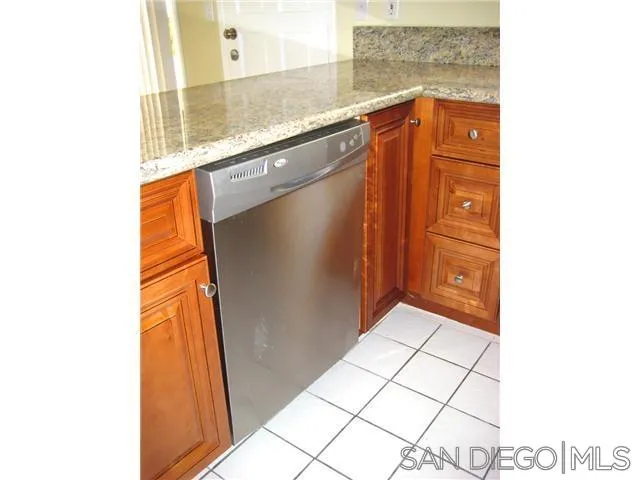 10317 Santana Ranch Drive Santee, CA 92071 - Photo 5 of 23