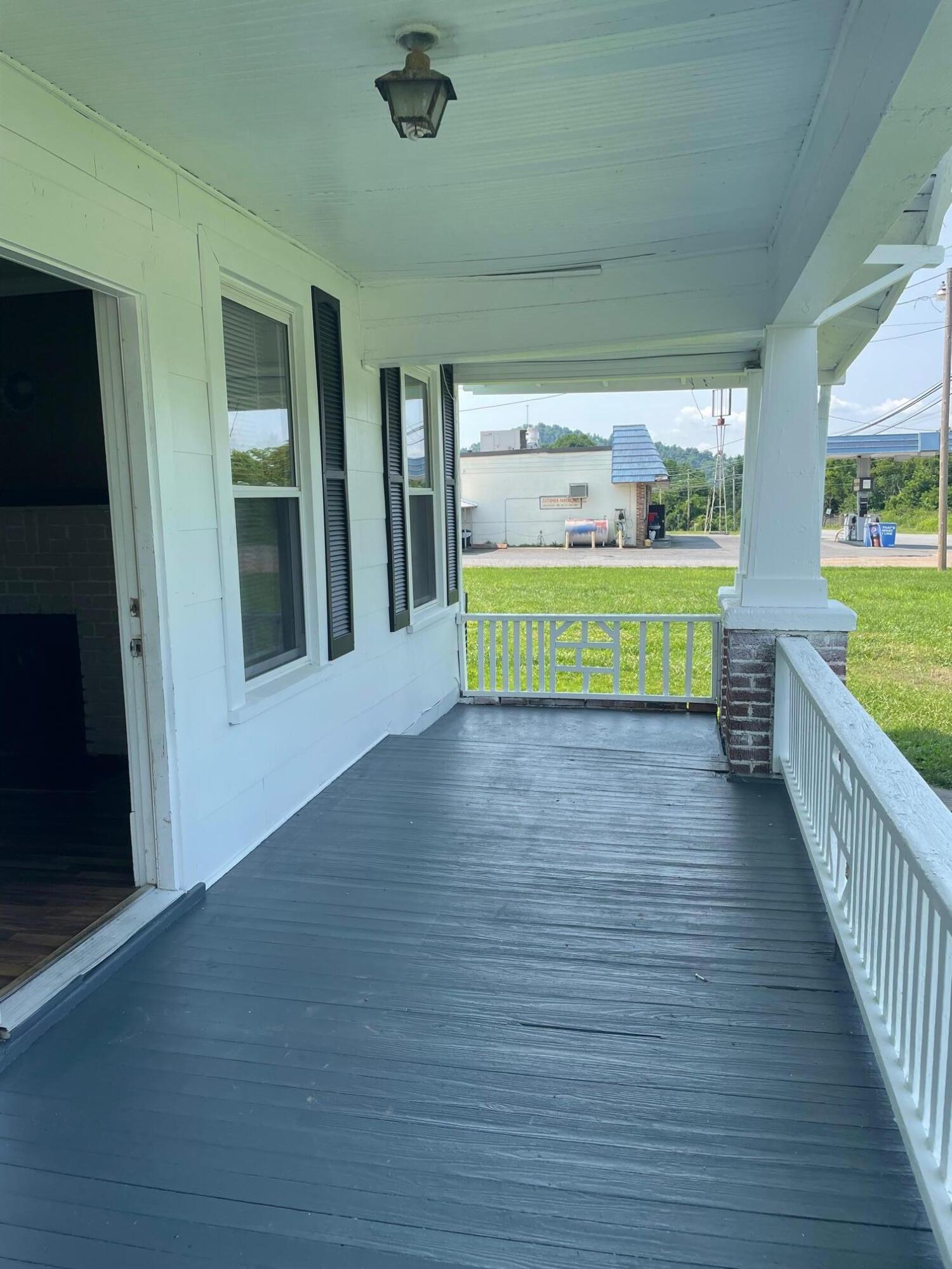 102 Old Stateline Road Elizabethton, TN 37643 - Photo 12 of 14 IMG_3888