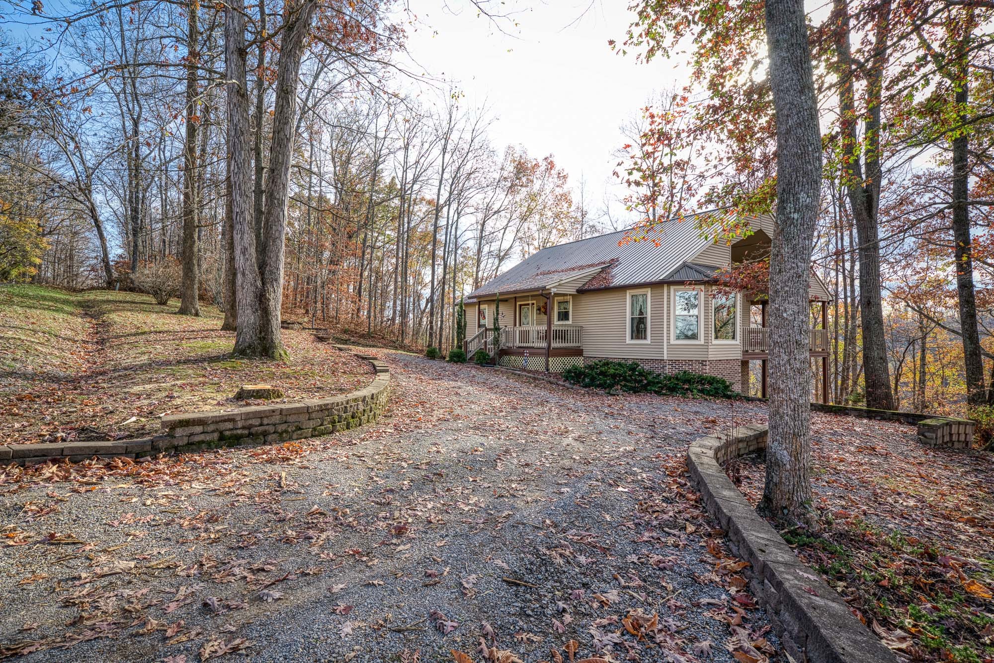 a view of a house with backyard and trees