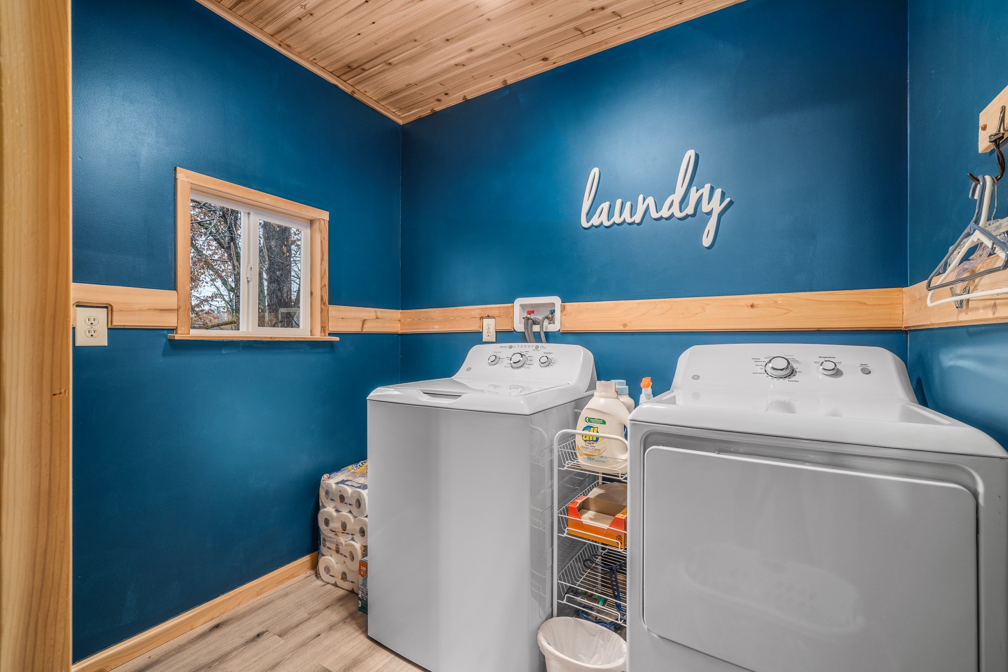 645 Rocky Top Road Sparta, TN 38583 - Photo 25 of 29 a utility room with dryer and washer