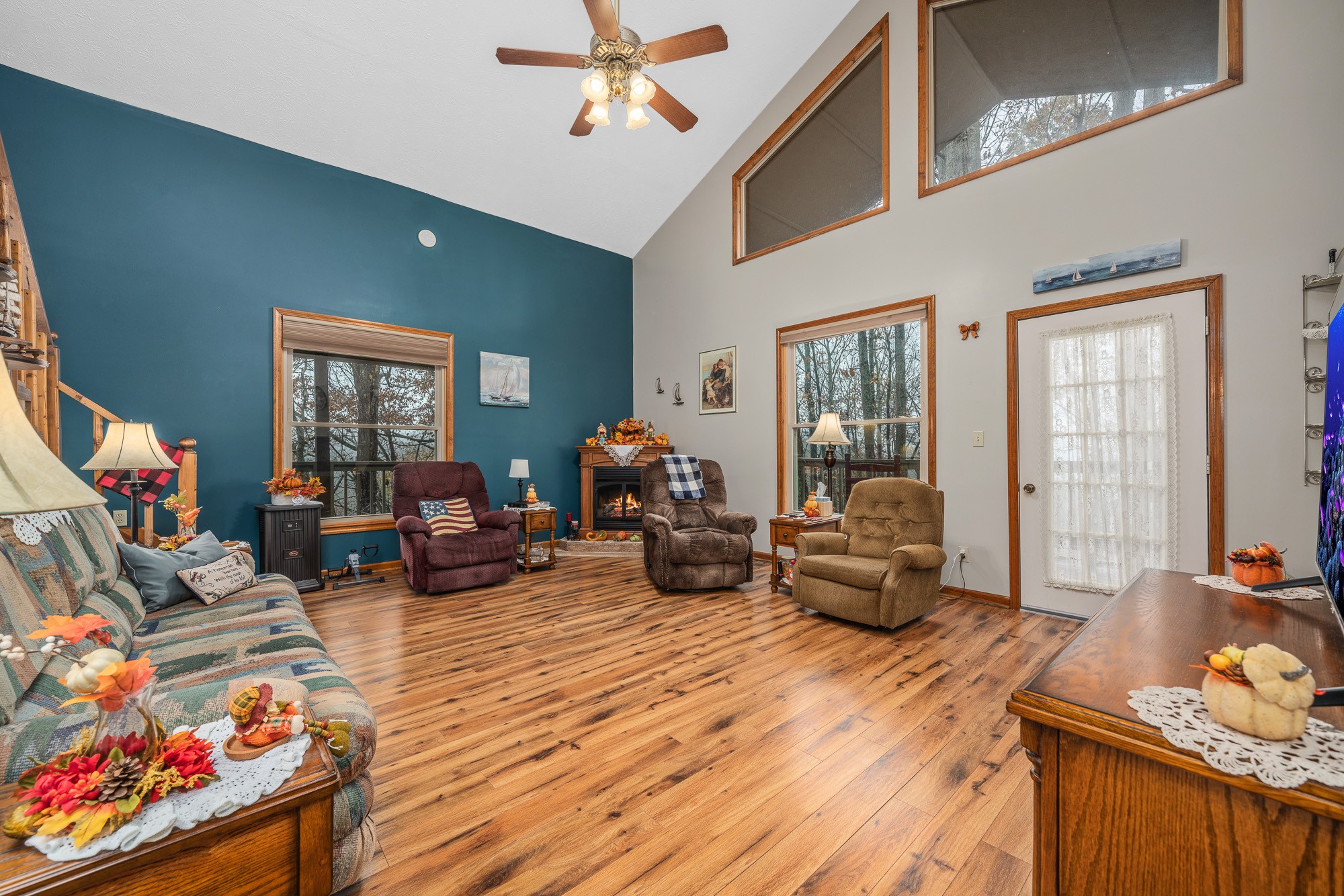 645 Rocky Top Road Sparta, TN 38583 - Photo 9 of 29 a living room with furniture and a flat screen tv