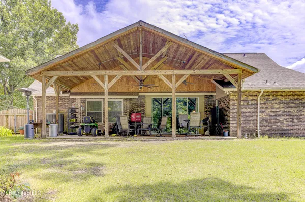 $349,950 | 135 Westwood Drive, Vicksburg, MS 39183