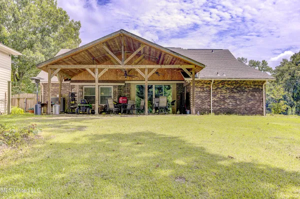 $349,950 | 135 Westwood Drive, Vicksburg, MS 39183