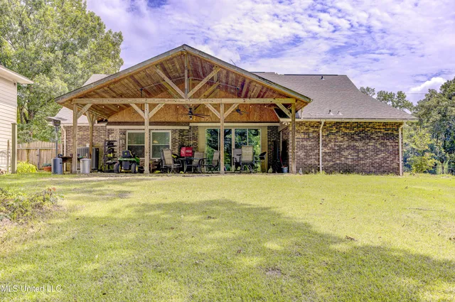 $349,950 | 135 Westwood Drive, Vicksburg, MS 39183