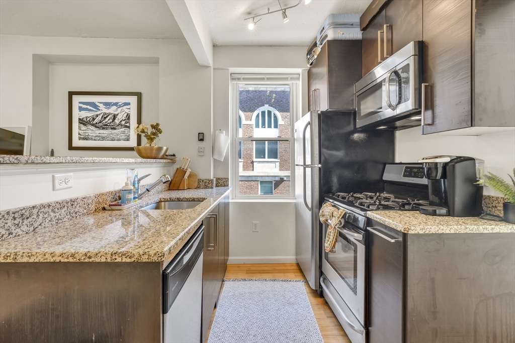 35 North Margin Street, Unit 4 Boston, MA 02113 - Photo 9 of 20