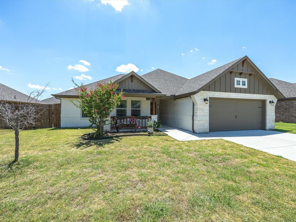 956 Sam Street Springtown, TX 76082 - Photo 3 of 38