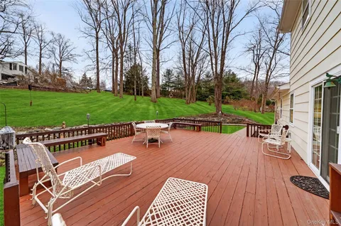 $899,900 | 541 Giordano Drive, Yorktown Heights, NY 10598