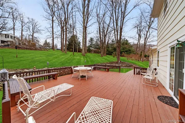 $899,900 | 541 Giordano Drive, Yorktown Heights, NY 10598