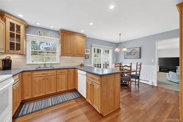 $899,900 | 541 Giordano Drive, Yorktown Heights, NY 10598