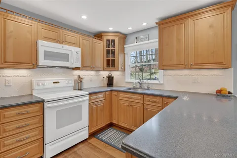 $899,900 | 541 Giordano Drive, Yorktown Heights, NY 10598