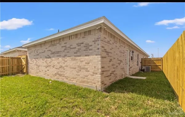 $900 | 2813 East Israel Avenue, Unit 1, Alton, TX 78573