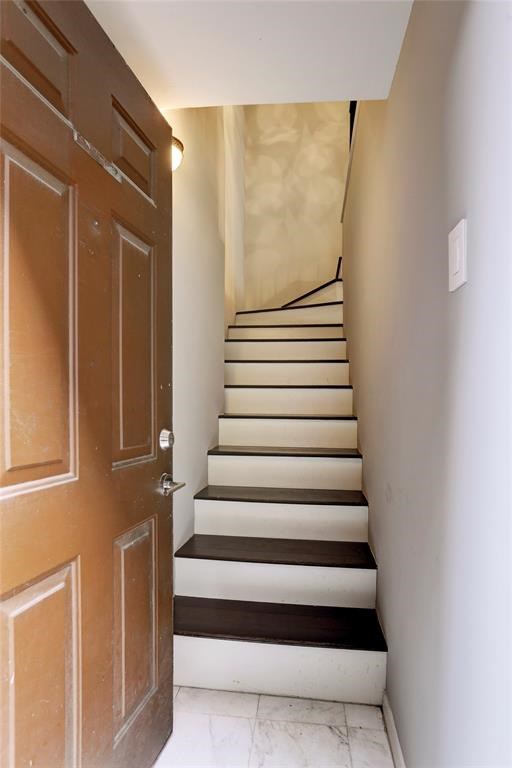 3401 Timmons Lane, Unit 26 Houston, TX 77027 - Photo 14 of 16 a view of entryway