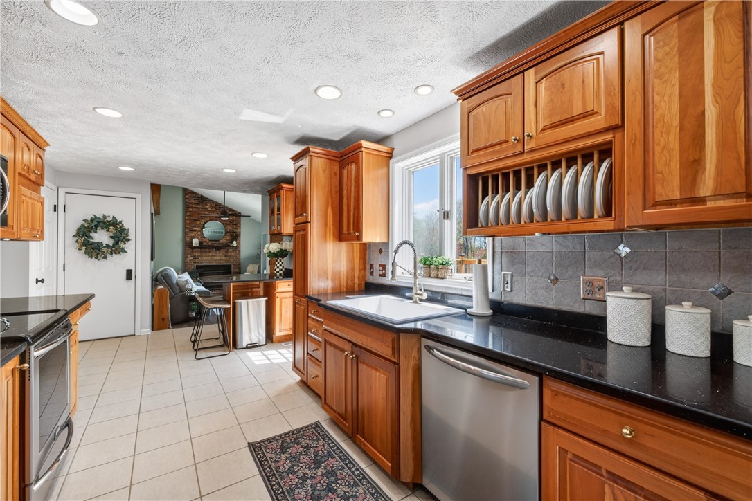 725 Macedon Center Road Perinton, NY 14450 - Photo 11 of 42