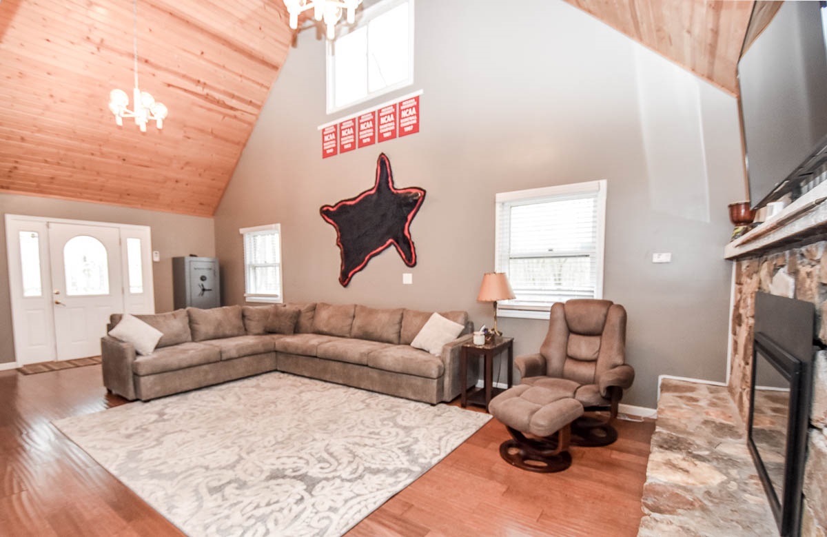 6926 North Maple Grove Road Bloomington, IN 47404 - Photo 3 of 33
