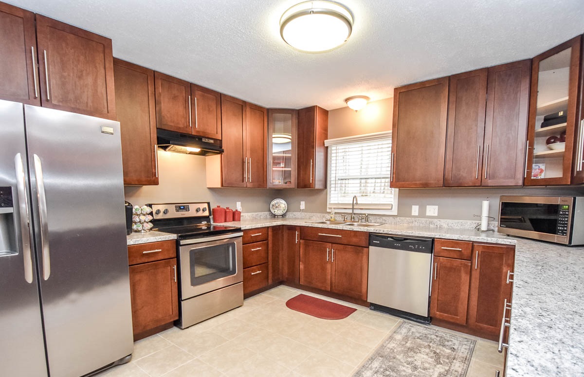 6926 North Maple Grove Road Bloomington, IN 47404 - Photo 9 of 33