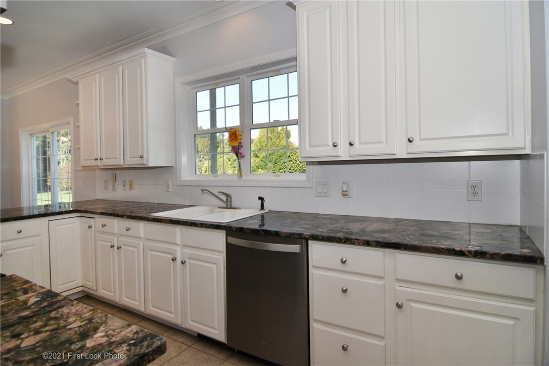 3 Freeborn Road Bristol, RI 02809 - Photo 12 of 33 EIK