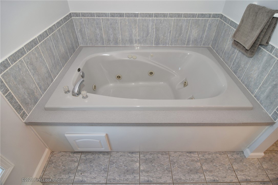 3 Freeborn Road Bristol, RI 02809 - Photo 33 of 33 Master Bath