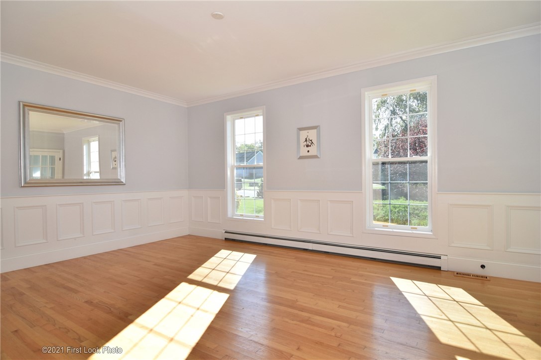 3 Freeborn Road Bristol, RI 02809 - Photo 8 of 33 Dining Room