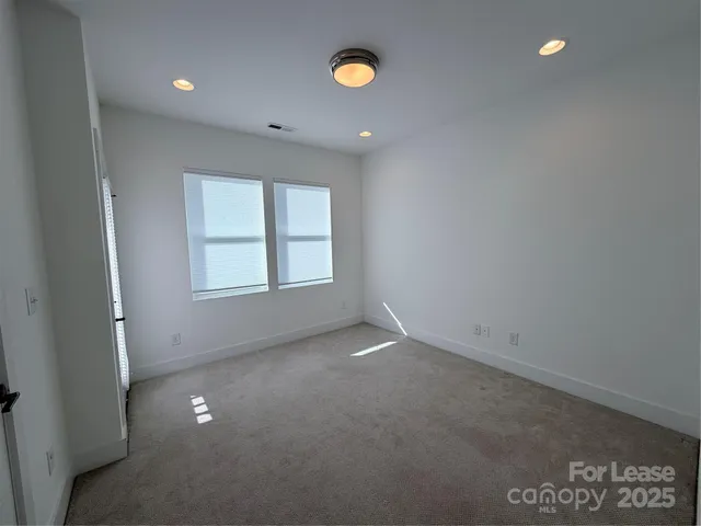 $3,000 | 2009 Hamorton Place, Charlotte, NC 28205