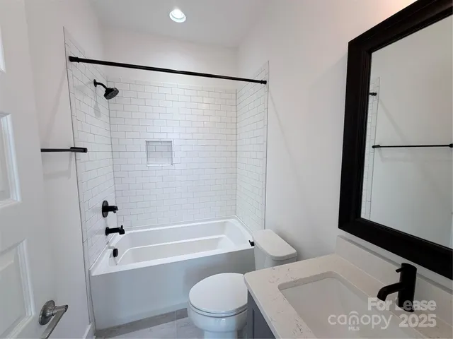 $3,000 | 2009 Hamorton Place, Charlotte, NC 28205