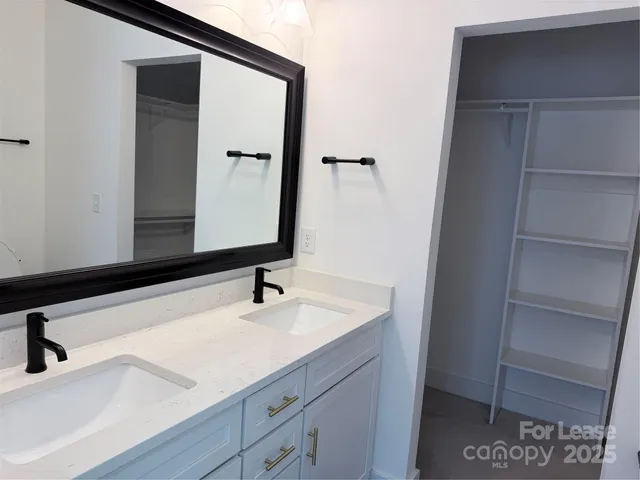 $3,000 | 2009 Hamorton Place, Charlotte, NC 28205