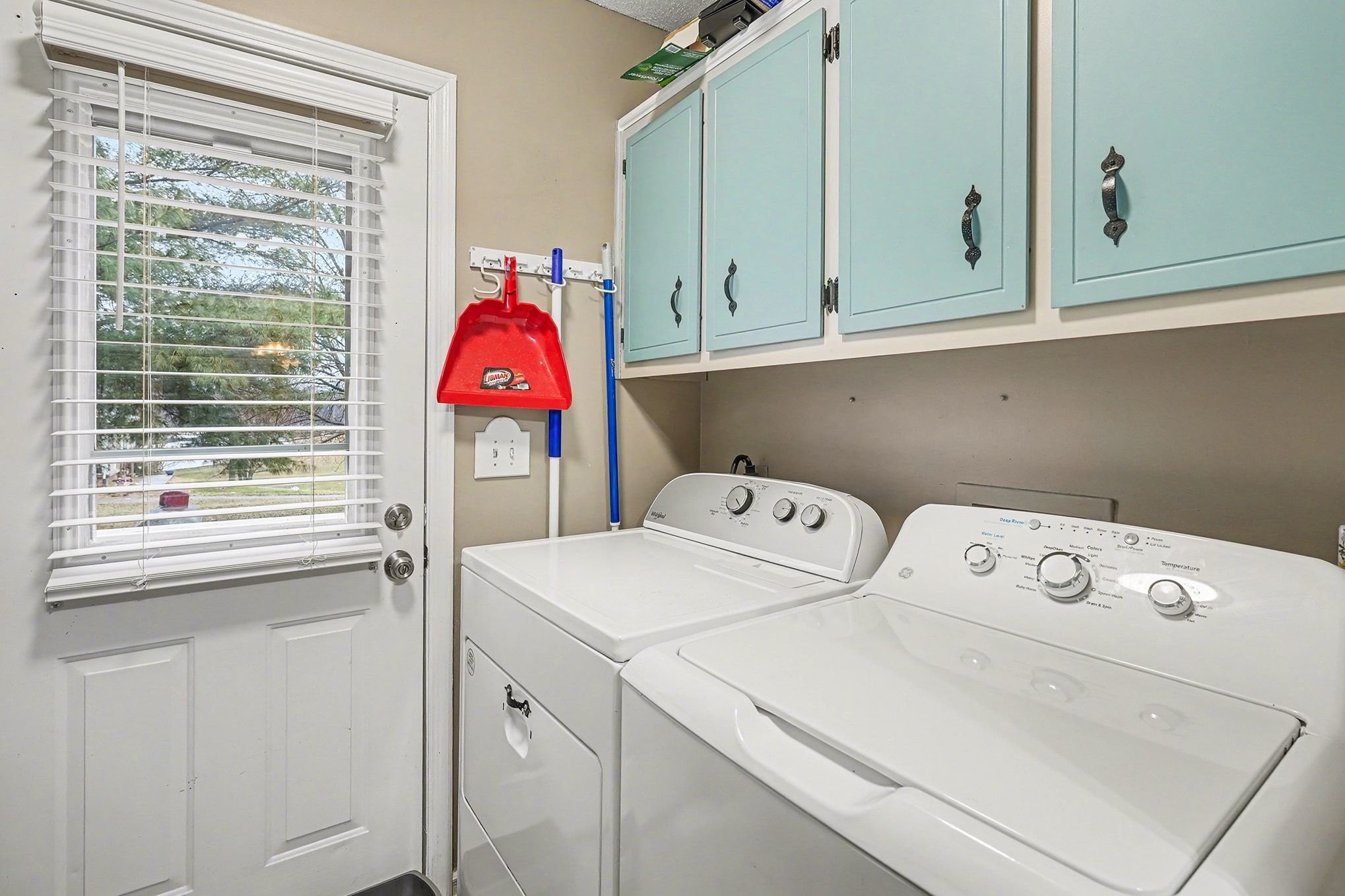 4918 Woodrow Road Woodlawn, TN 37191 - Photo 13 of 28 a utility room with dryer and washer