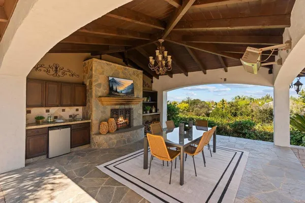 $5,650,000 | 3472 Calle Margarita, Encinitas, CA 92024