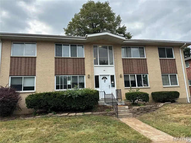 $975 | 14 Bruce Drive, Unit 4, Florissant, MO 63031