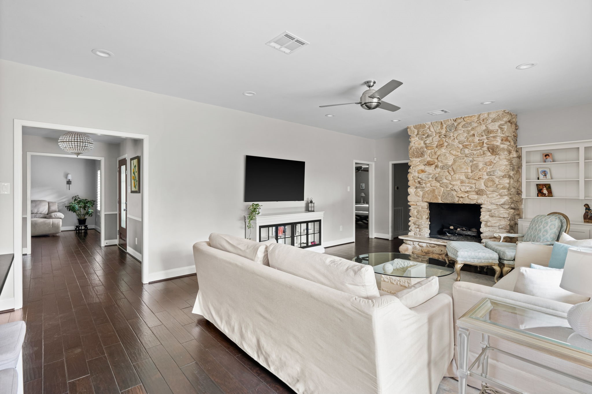 5743 Jason Street Houston, TX 77096 - Photo 13 of 26 Family Room