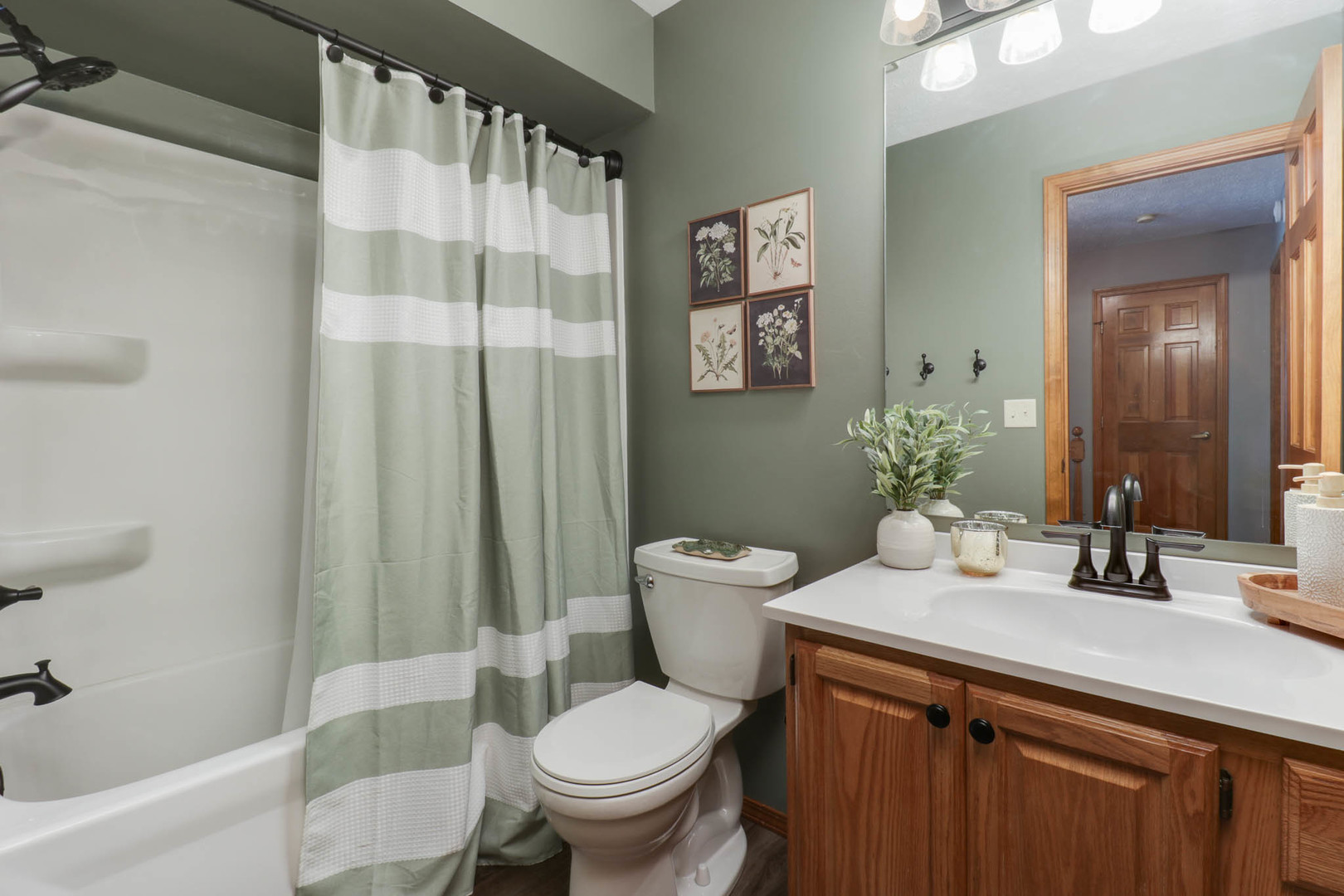 3203 Eagle Crest Road Bloomington, IL 61704 - Photo 27 of 52 a bathroom with a sink toilet and shower
