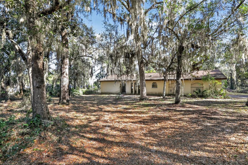 885 Braddock Road Deltona, FL 32725 - Photo 3 of 56 Gallery Image 3