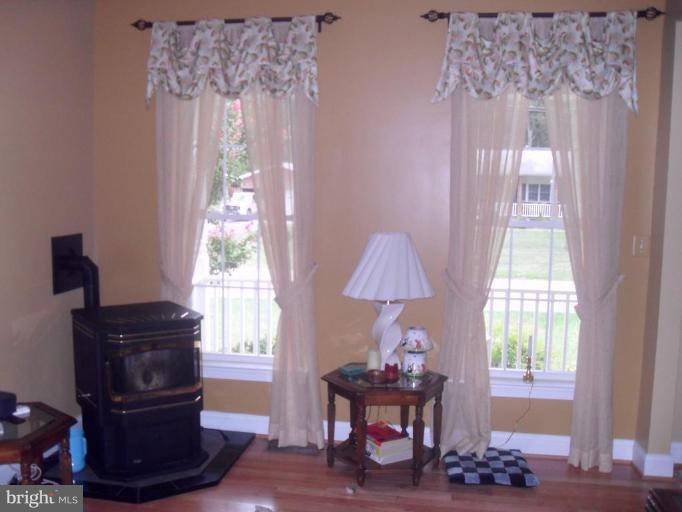 8434 Alvin Road Pasadena, MD 21122 - Photo 8 of 29 Living Room