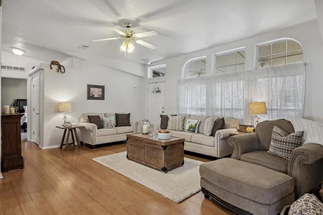 $375,000 | 10165 North Lake Circle, Kemp, TX 75143