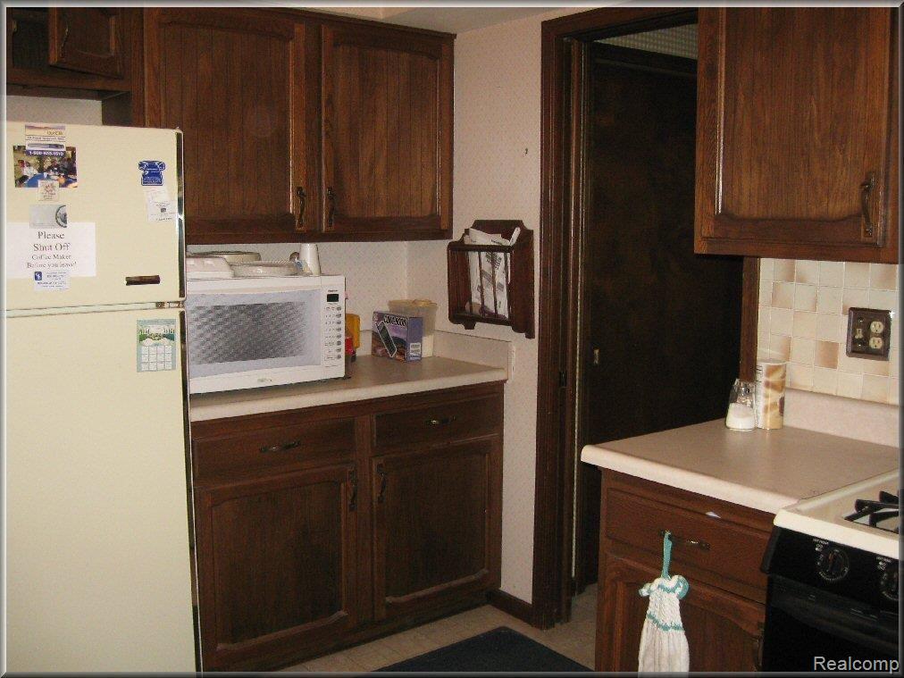 14035 Gilbert Road Allenton, MI 48002 - Photo 5 of 13 best kitchen 1